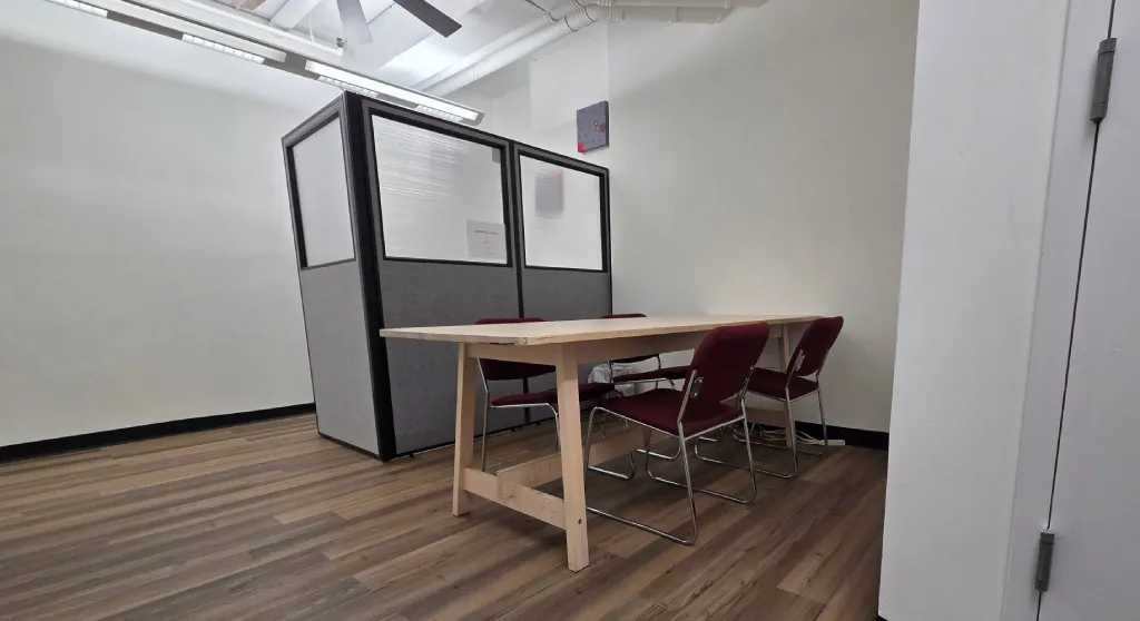 Coworking-desk-east-harlem-e2_20260331_150348