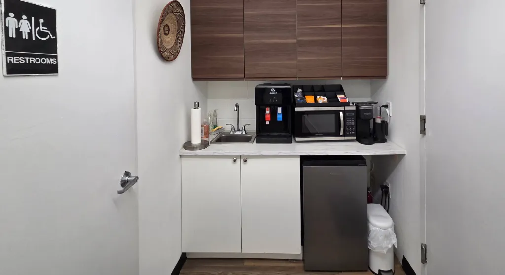 East-harlem-kitchenette-sage-workspace_20260331_150418