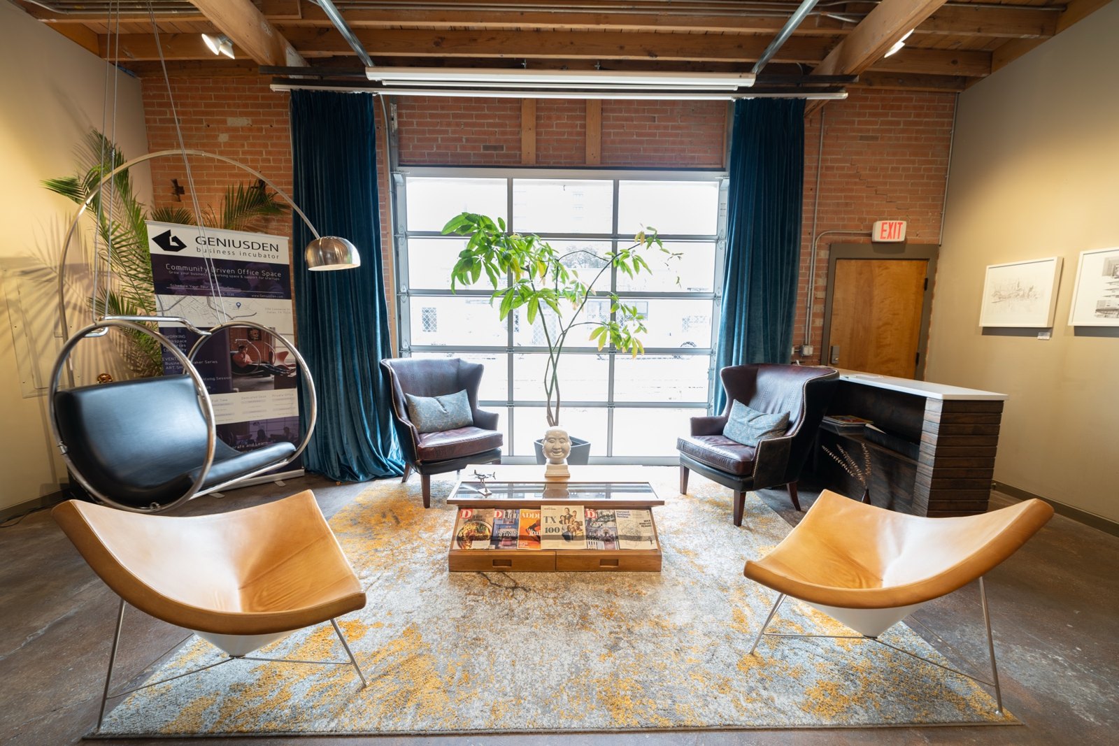 04-geniusden-dallas-front-lounge-clean-wide-view-photo-35_20260924_115241