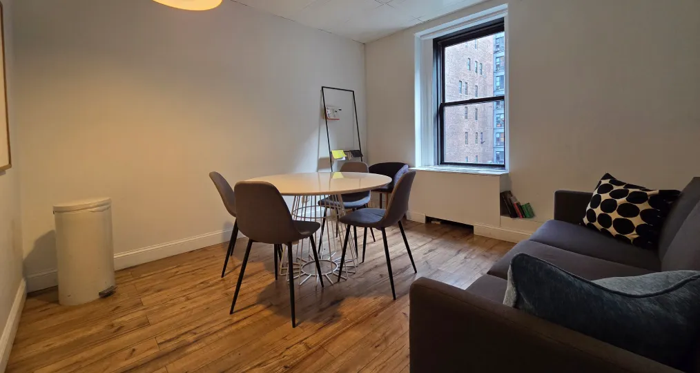 Meeting-room-midtown-manhattan-704G-2_20260403_124606