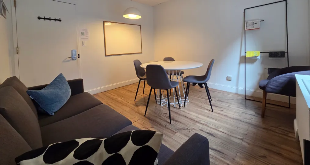 Meeting-room-midtown-manhattan-704G-5_20260403_124606