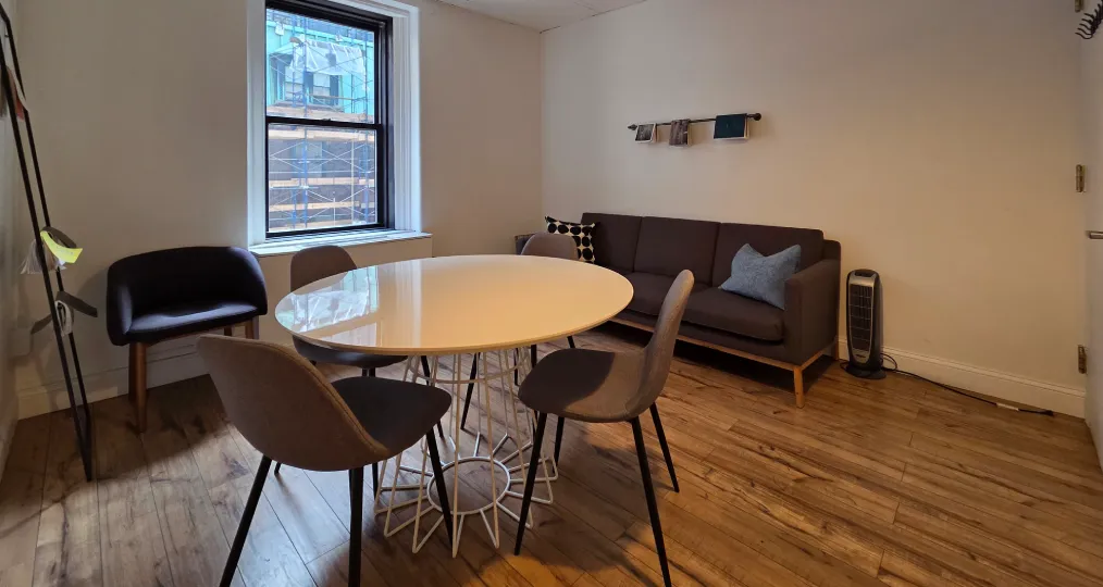 Meeting-room-midtown-manhattan-704G-8_20260403_124606